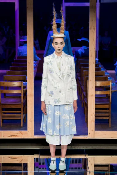 Look 11